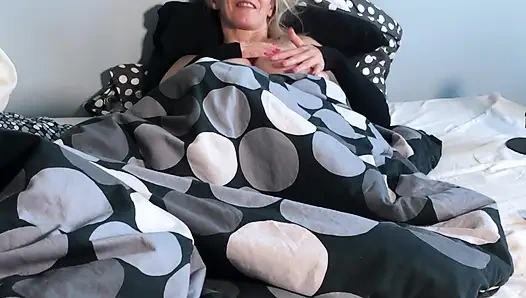 Kocam, Yokluğunda Chatroulette'da Yabancılarla Kamerada Bir Fahişe Olduğumu Öğrendi 1/9