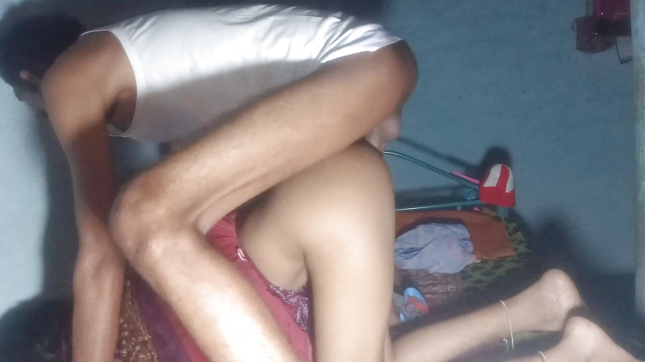 Asiatisk hjemmelavet sex, padoshan bhabhi doggy stil kneppe