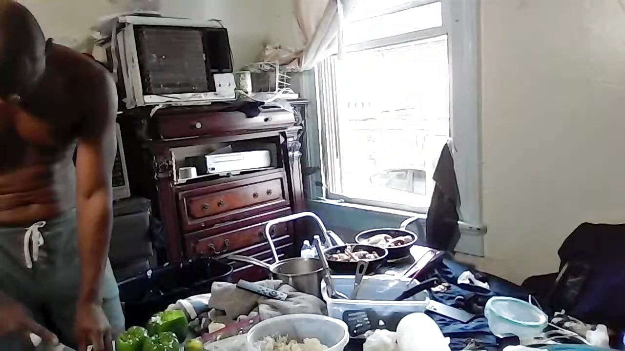 Drugačiji pogled na piletinu koju sam pržila u svojoj sobi s prijenosnim električnim štednjacima