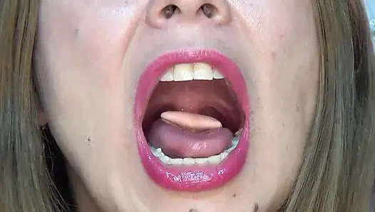 KOCAMAN PEMBE JELIBONLAR YIYOR!