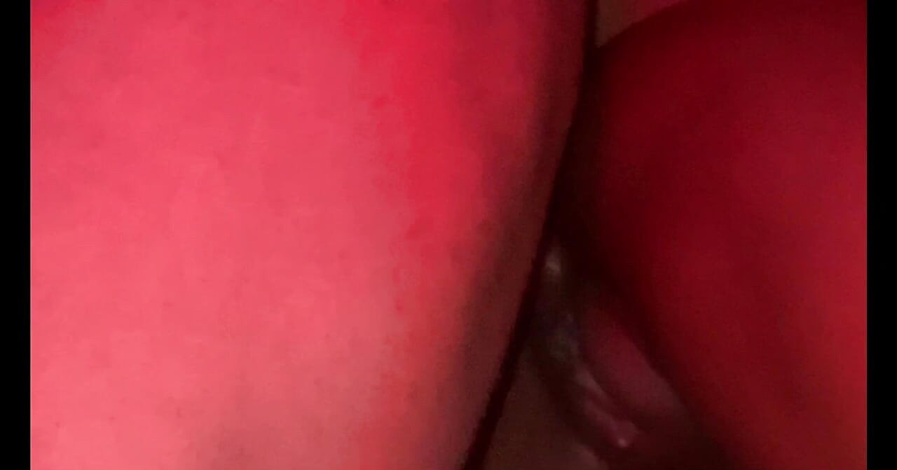 與火辣黑人少女的站立式幹砲會 後照濕滑的貓咪視圖