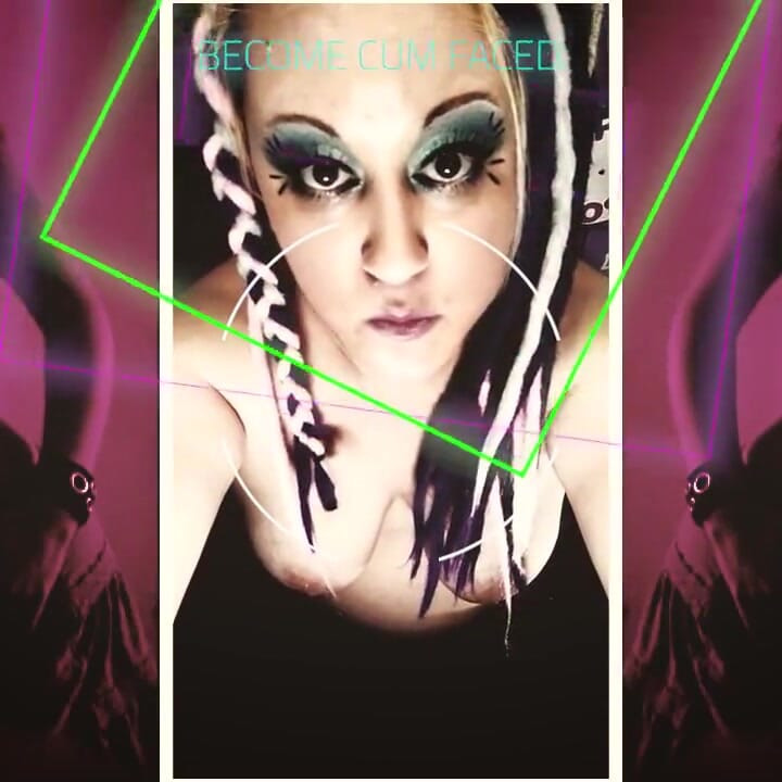 널 여자처럼 대하고 빨고 삼키고 싶어하는 의붓여친