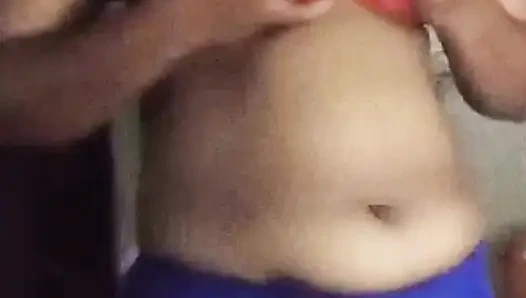 Я показала своему парню свою молодую попку в горячем платье.