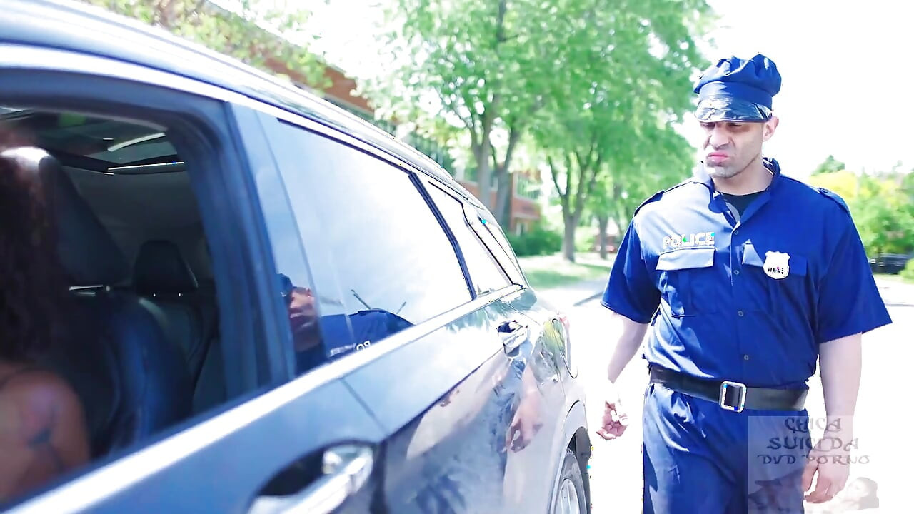 Bujna MILF Aj igra se s velikim policijskim štapom