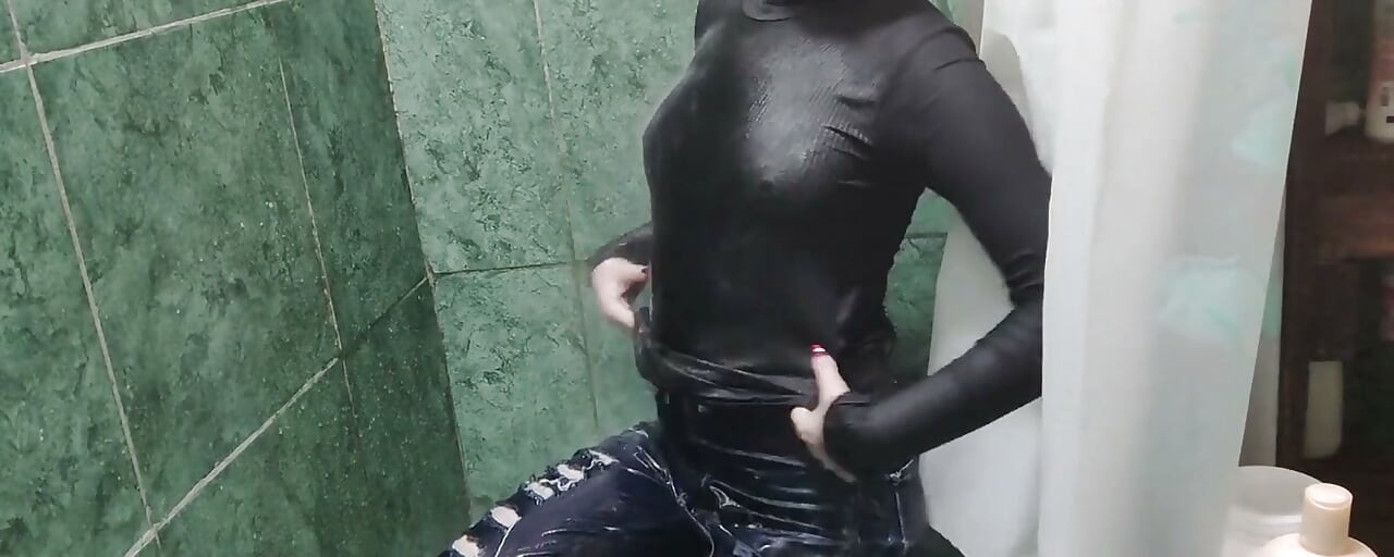 I forgot to take off my clothes and I washed my hair with my jeans and t-shirt on.