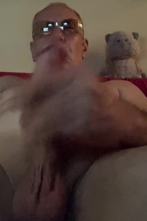 Îmi masturbez pula pentru tine