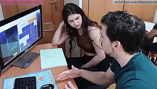 Murid nakal ini nyepong kontol sampai dicrot di mulut