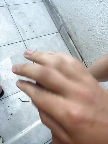 Handjob for the neighborhood in the Garden