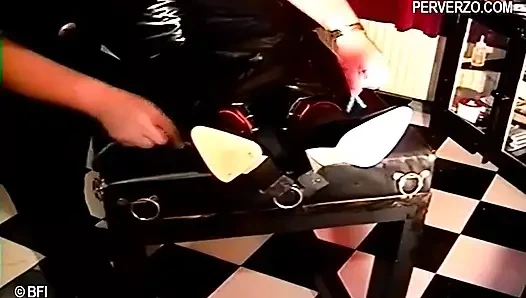 Gimana caranya menyalahgunakan istri belandaku?