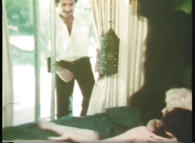 Vintage hairy pussy fucking big cock sucking threesome party