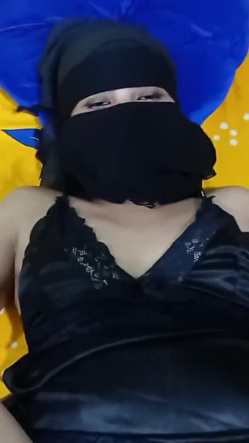 Friend's Muslim wife called home and enjoyed and ass | Clip 2