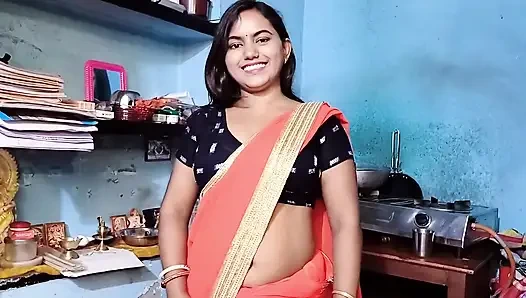 Ateşli yengem odamda tamamen mastürbasyon yaparken beni yakaladı