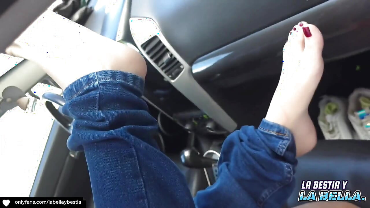 Outdoor Sex in the Car a Rich Anal Creampie!
