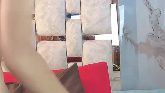 Ich trainiere meine tiefe kehle mit meinem lieblingsdildo