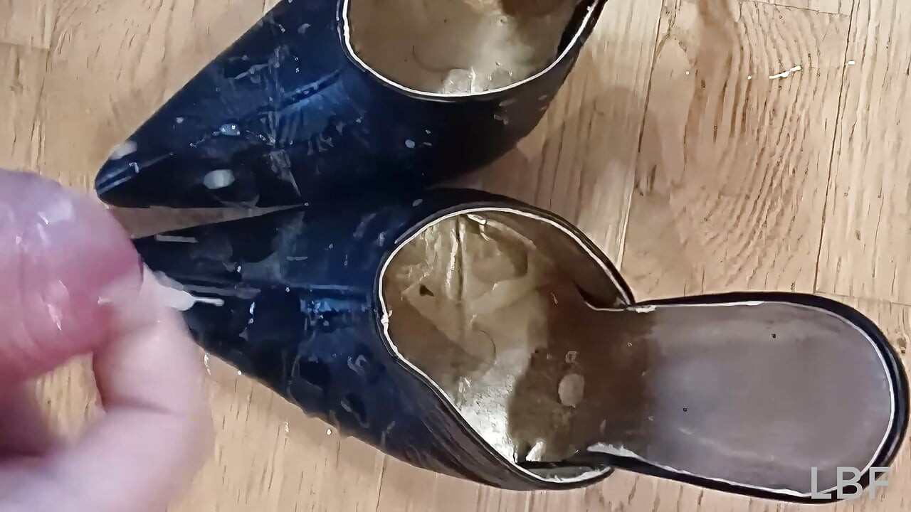 Mega load injected into the hooker heels