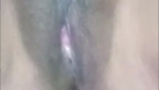 mamta bhabi ne chut main ungli kar ke pani nikali