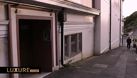 Wanita bisnis dengan berbagai kebutuhan