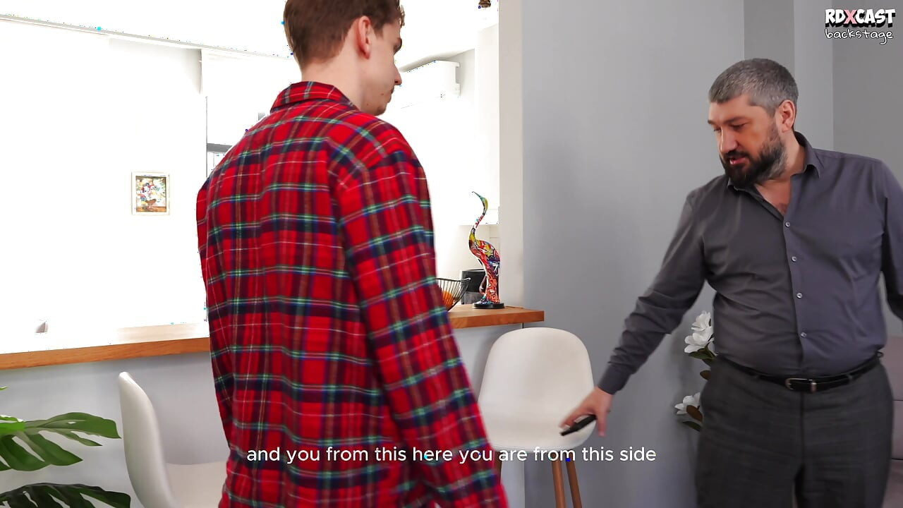 Achter de schermen! Heet, funky stad neukt hard op porno shoot met haar stiefbroers!