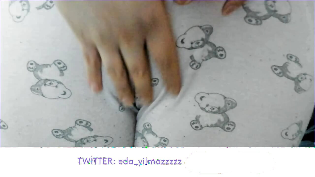 CAMELTOE- MASTURBATION IN PAJAMAS- PUFFED PUSSY- TURKISH PORN