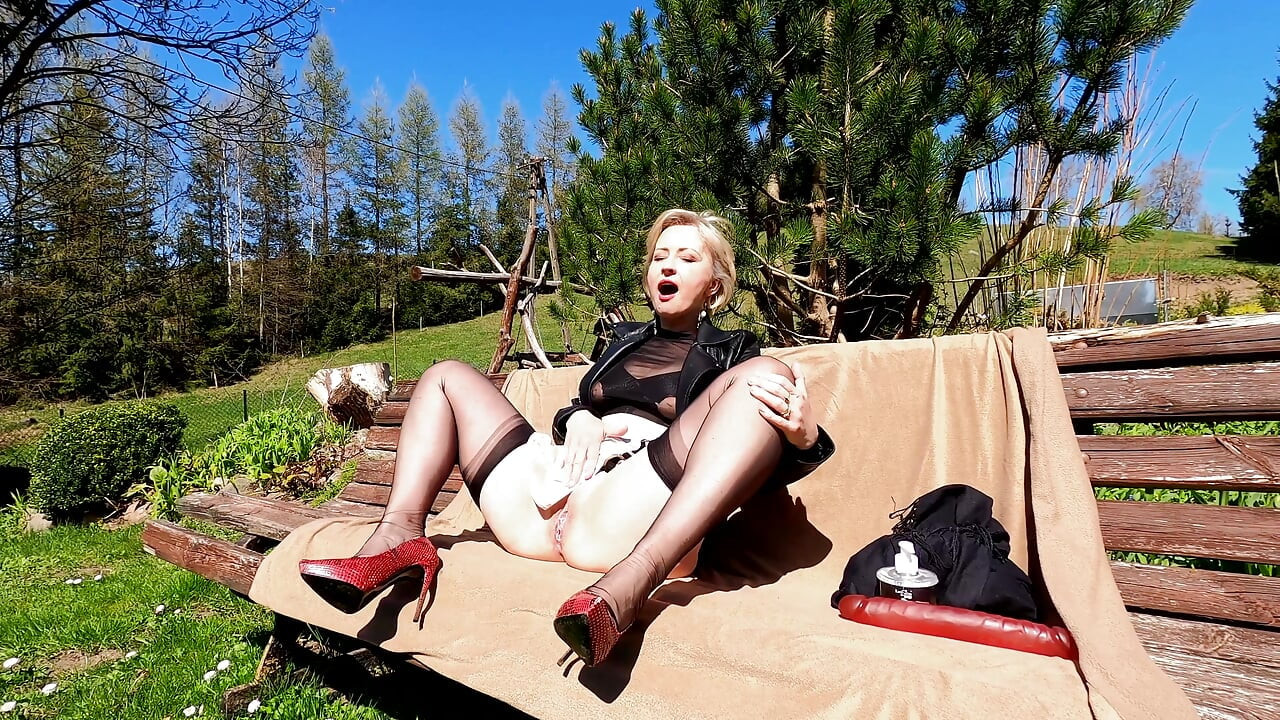Sunny Day, Black Nylons and My Kinky Mood: Part 1
