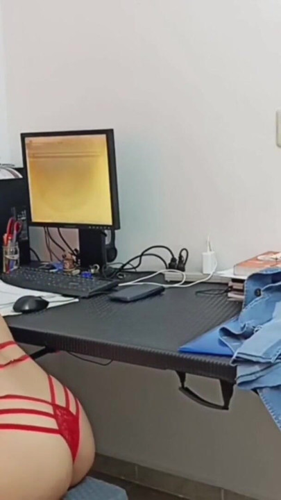 Ο στόχος μου κάθε μέρα είναι να σου πιπιλίζω το πούτσο πρωί, μεσημέρι και βράδυ. Είναι αδύνατο να μην το κάνω. | Clip 1