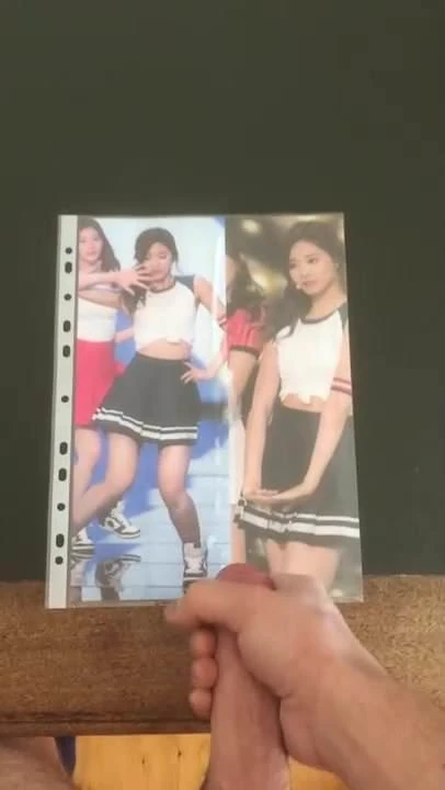 Quick fap to sexy Tzuyu
