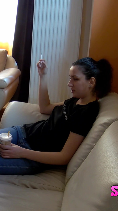 I love to smoke and masturbating in my tight jeans