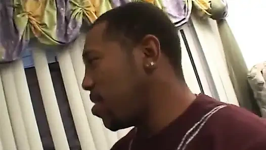 Cewek kulit putih nyeping kontol pria kulit hitam