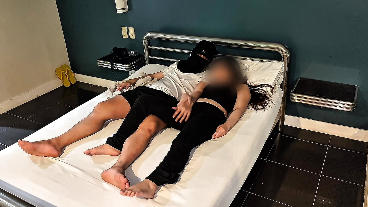 Azijska seksi Pinay prvi put upoznaje fanove