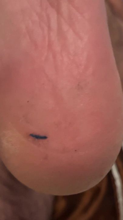 Earl Smile - Hairy Lower Body in the Bedroom | Clip 1