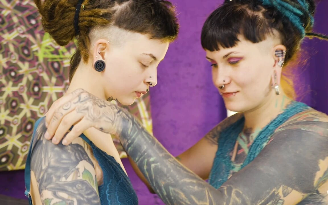 Dreadlocks Tattooed Cynthia Devours Leo’s Pussy & Ass - Magic Wand, Deep Anal Toy