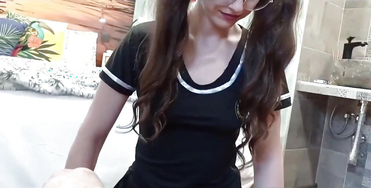 Cosplay 18 yaşındaki esmer büyük götlü oral seks, yüze boşalma