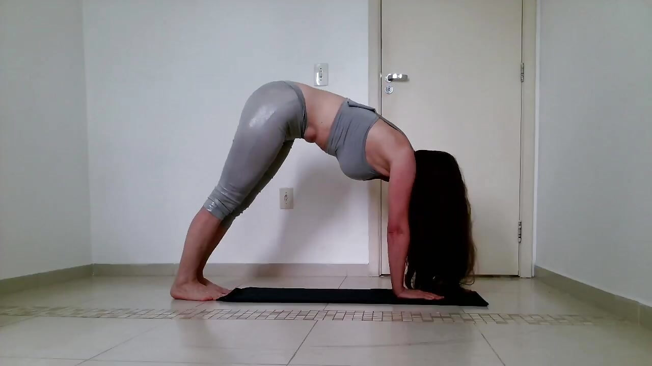 Latihan yoga yang menggemaskan kencing tanpa melucuti celana