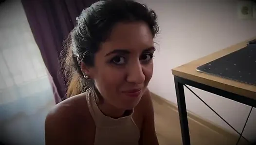 Dia menyukai dominasi dan pembicaraan kotor ketika dia ditumbuk keras di tenggorokan dan cum di wajahnya