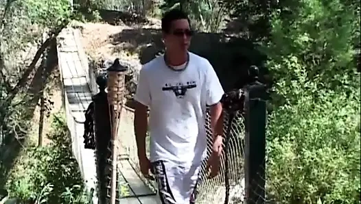 Göğüssüz Kız