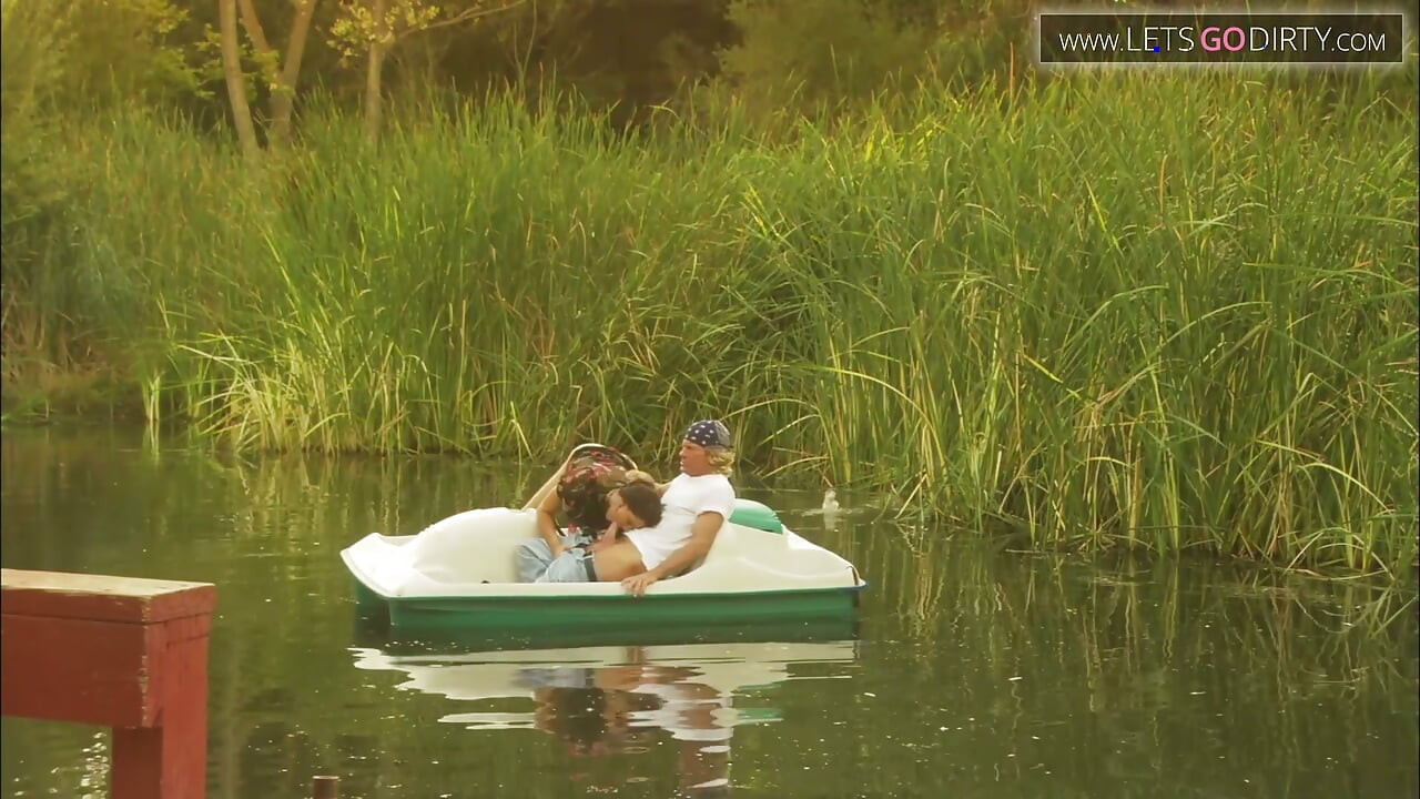 Hot girl rides a huge cock while out sailing in the dam