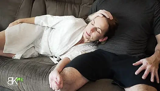 Mami und stiefsohn teilen sich eine couch! Aitsf230407