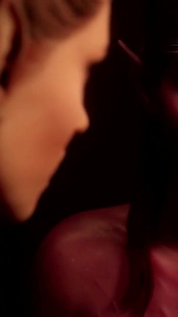 奴隶bordello人妖熟女色情片，他们性交很好，并达到高潮 | 短片 1