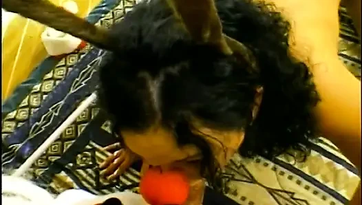 Ren geyiği seksi olduğunda, kötü Noel Baba yarağını çıkarıyor!