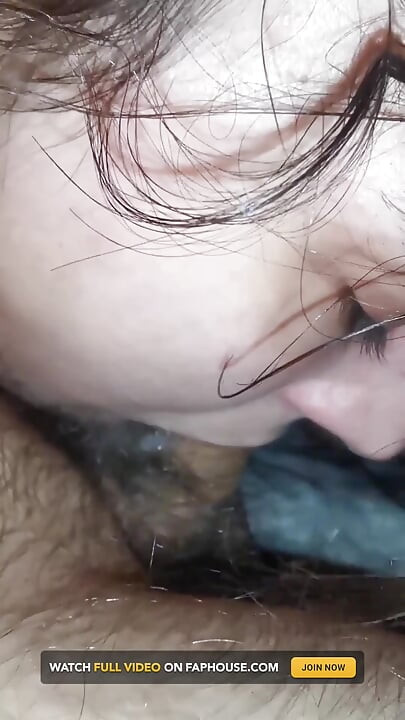 ถ่มน้ําลายควย