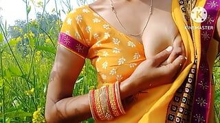 Indian outdoor milk sex Beauty ne khet me jakar maja Kiya 