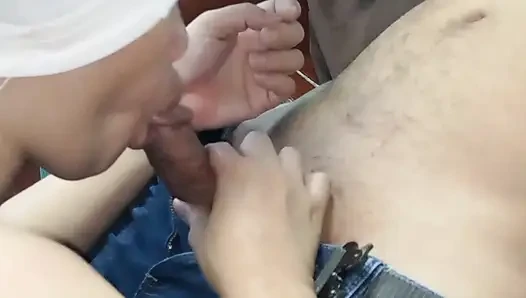 Pinay evli kadın banyodan sonra yarağımı emiyor