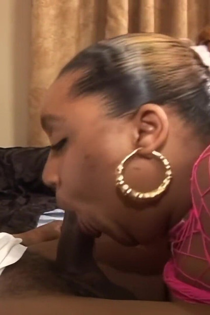 محاصرون وأنت كس كبير