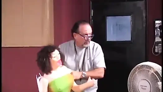 Seksi porno yıldızlarının film çekmeden önce ve sonra eğlenirken kamera arkası görüntüleri