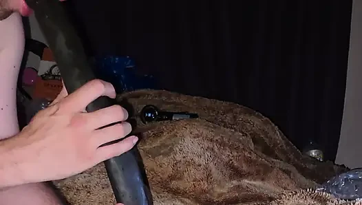 Gırtlağına kadar alıştırma yapıyor