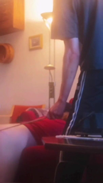 Spännande ögonblick från "Amateurboy är käpp på fötter och röv"