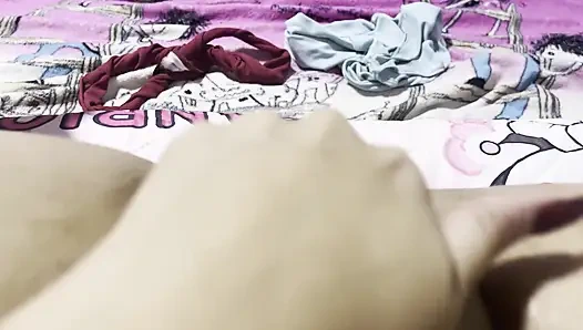 Kadın lezzeti ise sulu vajinasını mastürbasyon ederse