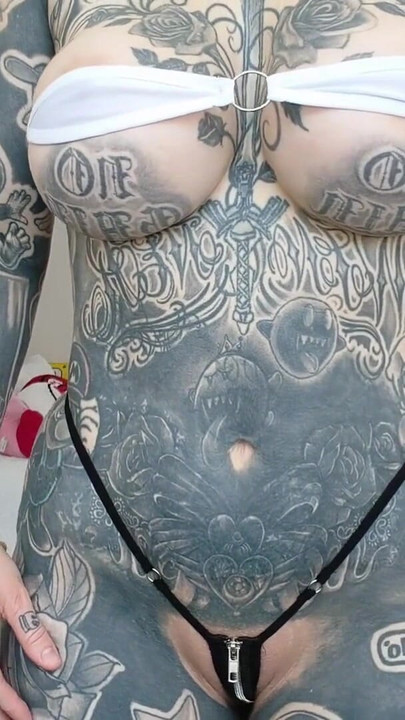 Nezaboravan trenutak iz "Fit MILF Micro Bikini Try on Haul"