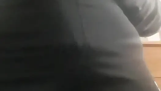 Memek berbulu tante seksi ini dientot habis-habisan