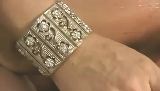 Swemature eş değiştirme kulübüne yürüyor, otelde hala azgın sürtük, sikiliyor, emiyor, döl yutuyor.